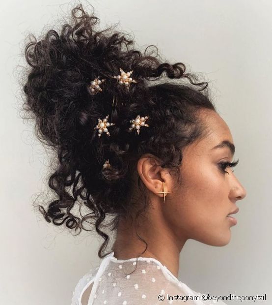 Coiffure demoiselle d'honneur avec chignon : 6 options à utiliser le jour de la cérémonie de mariage