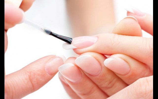 Qué es, cómo se hace y cuáles son los beneficios del nail shielding