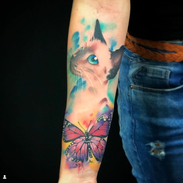 Des tatouages à l'aquarelle pour échapper aux clichés