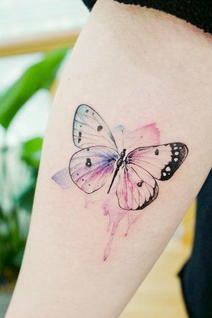 Watercolor tattoos to escape from clichés