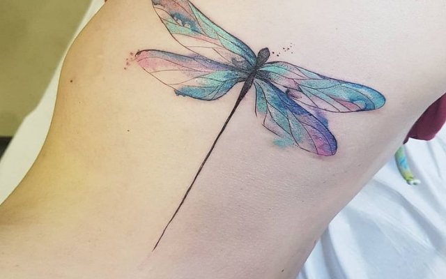 Des tatouages à l'aquarelle pour échapper aux clichés