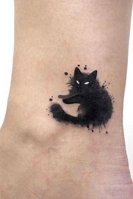 Des tatouages à l'aquarelle pour échapper aux clichés