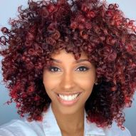 Cheveux roux cerise : apprenez à bien prendre soin des cheveux roux et gardez la couleur éclatante plus longtemps !