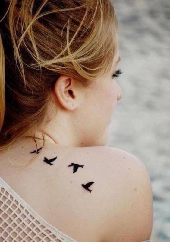 60 inspirations for women's back tattoos