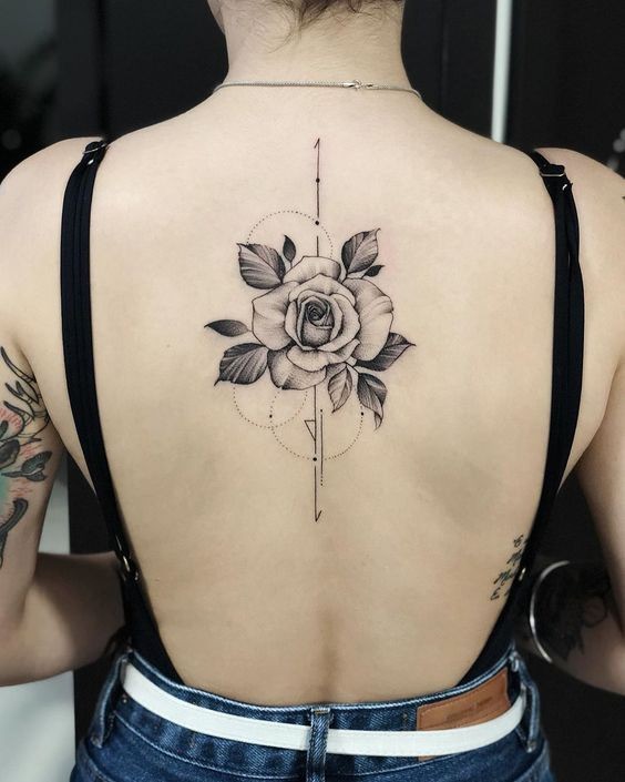 60 inspiraciones para tatuajes femeninos en la espalda