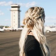 Glitter bath for blonde hair with lights: learn how to do the technique on light strands