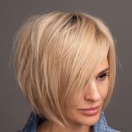 Chanel avec un bec dans les cheveux blonds : 12 photos pour s'inspirer + conseils pour garder la coupe et la couleur au goût du jour
