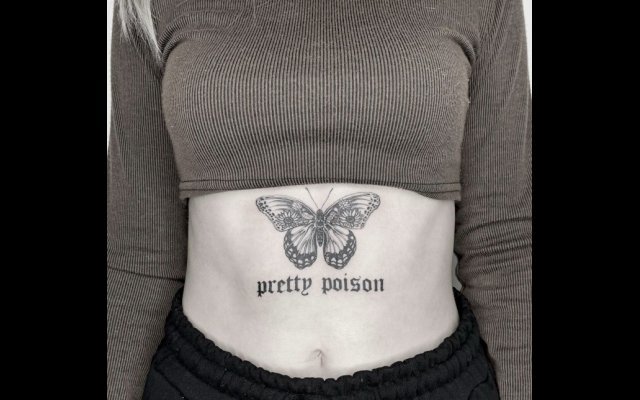 Underboob tattoo: inspirations to go for the tattoo between the breasts!