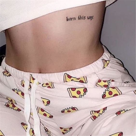 Tatuaggio underboob: ispirazioni per un tatuaggio tra i seni!