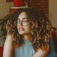 5 cosas que debes saber antes de teñir el cabello rizado o rizado
