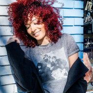 Red hair on brown skin: which colors suit skin tone