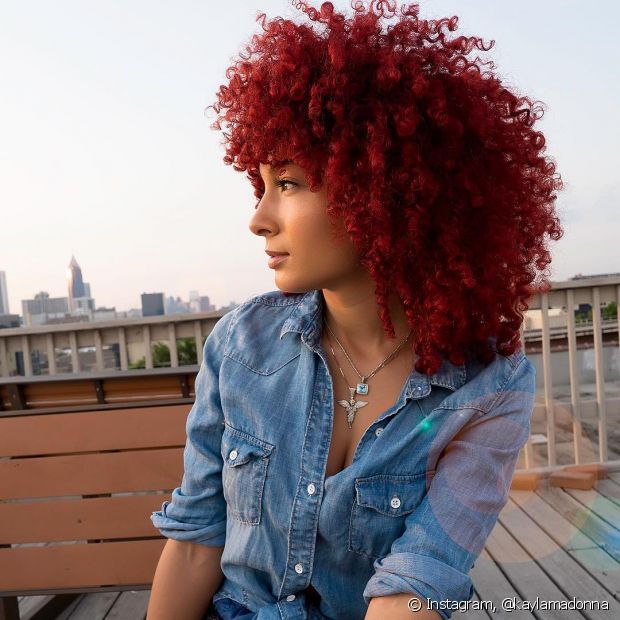 Pelo rojo rizado: 20 fotos de inspiración y consejos para elegir el tono perfecto