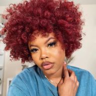 Cheveux roux bouclés : 20 photos d'inspiration et conseils pour choisir la teinte parfaite