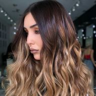 Morena iluminada en cabello negro: 40 fotos para inspirarte y tips para lograr el color