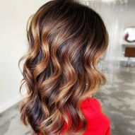 Morena iluminada en cabello negro: 40 fotos para inspirarte y tips para lograr el color