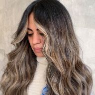 Morena iluminada en cabello negro: 40 fotos para inspirarte y tips para lograr el color