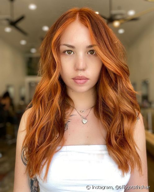 Learn how to retouch the root of red hair without staining and match the tone with the length