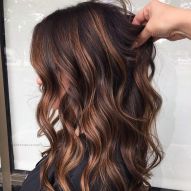 How to get caramel lit brunette? Know which paint to use to bet on the trend