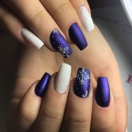 How long do acrylic nails last? Know all about the material