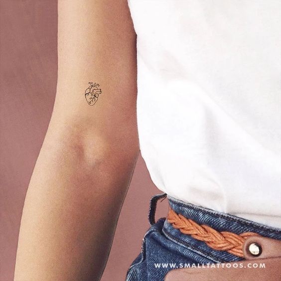 Tatuaje femenino en el brazo: ¡36 opciones para que te inspires!