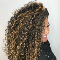 Curly lit brunette: 18 inspirations in different skin tones and curl types