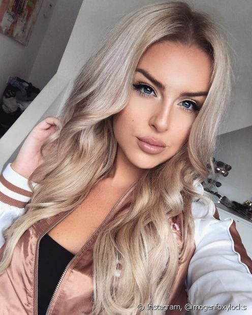 Ash blonde hair for brunettes: how to achieve color on strands?