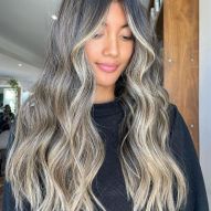 Ash blonde hair for brunettes: how to achieve color on strands?