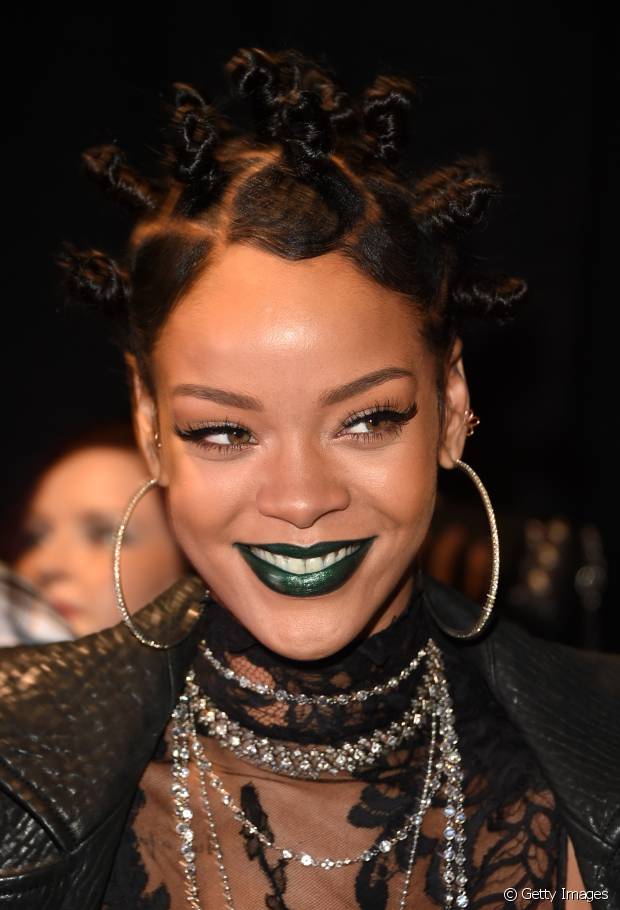 Rihanna : découvrez 50 photos de la coiffure emblématique de la chanteuse, attraction de Rock in Rio 2015