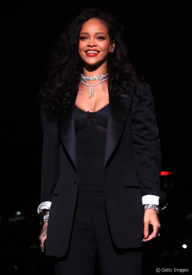 Rihanna : découvrez 50 photos de la coiffure emblématique de la chanteuse, attraction de Rock in Rio 2015