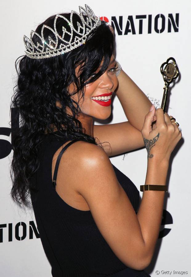 Rihanna : découvrez 50 photos de la coiffure emblématique de la chanteuse, attraction de Rock in Rio 2015
