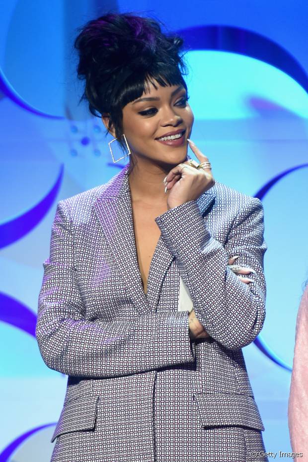 Rihanna : découvrez 50 photos de la coiffure emblématique de la chanteuse, attraction de Rock in Rio 2015