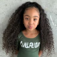 Acconciatura per capelli ricci da bambina: 4 acconciature da fare a tua figlia