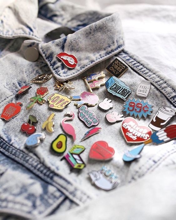 60+ ways to wear brooches to put together a fashion look