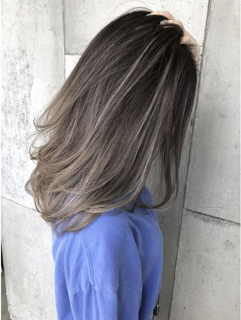 Tutto quello che c'è da sapere sui capelli cioccolato, il colore moda!