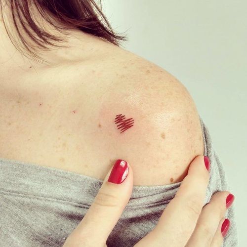 Female shoulder tattoo: get inspired with beautiful suggestions before making yours!