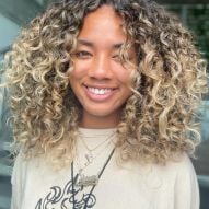 Black curly hair with highlights: 20 inspirations and nuance tips