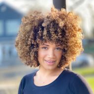 Black curly hair with highlights: 20 inspirations and nuance tips