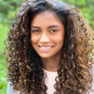 Black curly hair with highlights: 20 inspirations and nuance tips