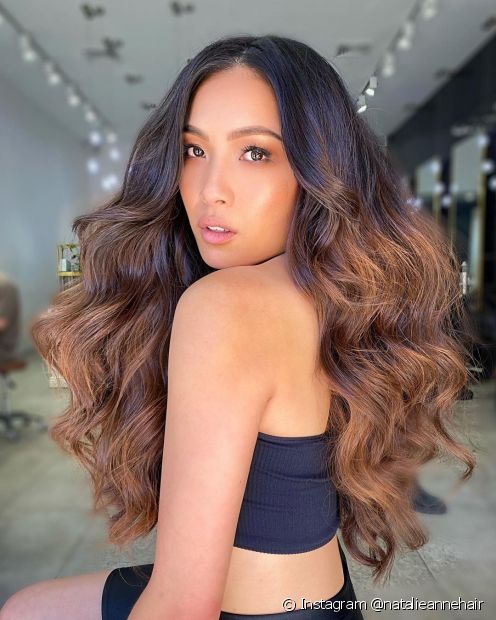 Lit brunette: 30 photos of the trend and a complete guide on how to conquer lit hair