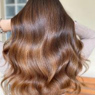 Morena iluminada: 30 fotos de la tendencia y una guía completa sobre cómo conquistar el cabello iluminado