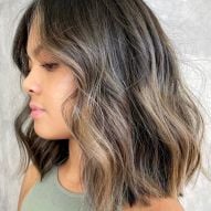 Brune éclairée : 30 photos de la tendance et un guide complet pour conquérir les cheveux éclairés