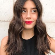 Light, medium, dark, natural and highlighted brown hair: inspirations and dye tips to bet on the color