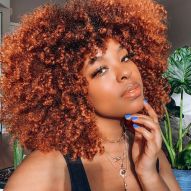 Les cheveux roux cuivrés conviennent à quels tons de peau?