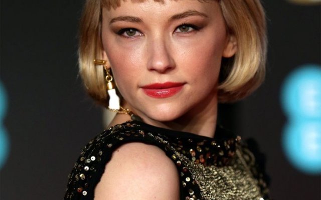 How to cut bangs: 7 styles to do at home