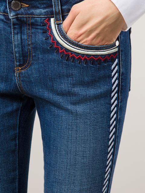 Comment customiser un jean : 10 façons simples et créatives