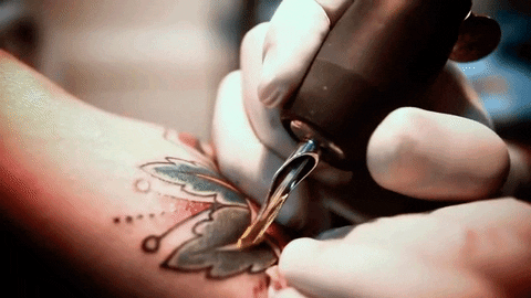 Tatuaggio ad acquerello: rompi tutti i miti sulla tecnica