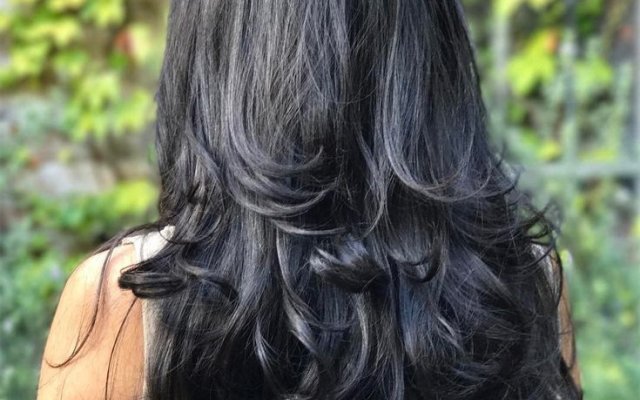 Comment se couper les cheveux soi-même : 7 options à faire à la maison