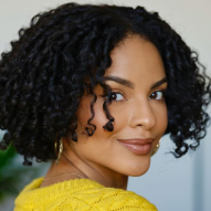 Short curly bob: get inspired by 3 versions of the short cut and learn how to style it on a daily basis