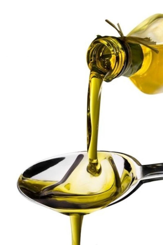 Idratazione con olio d'oliva: conosci i benefici per i capelli