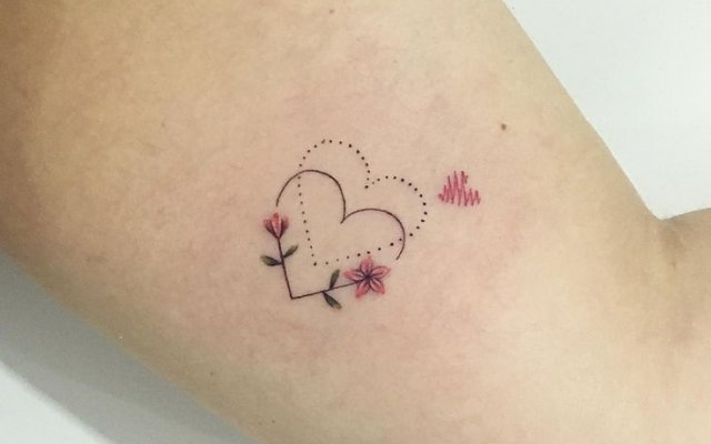 Inspírate con hermosos tatuajes femeninos delicados y diminutos